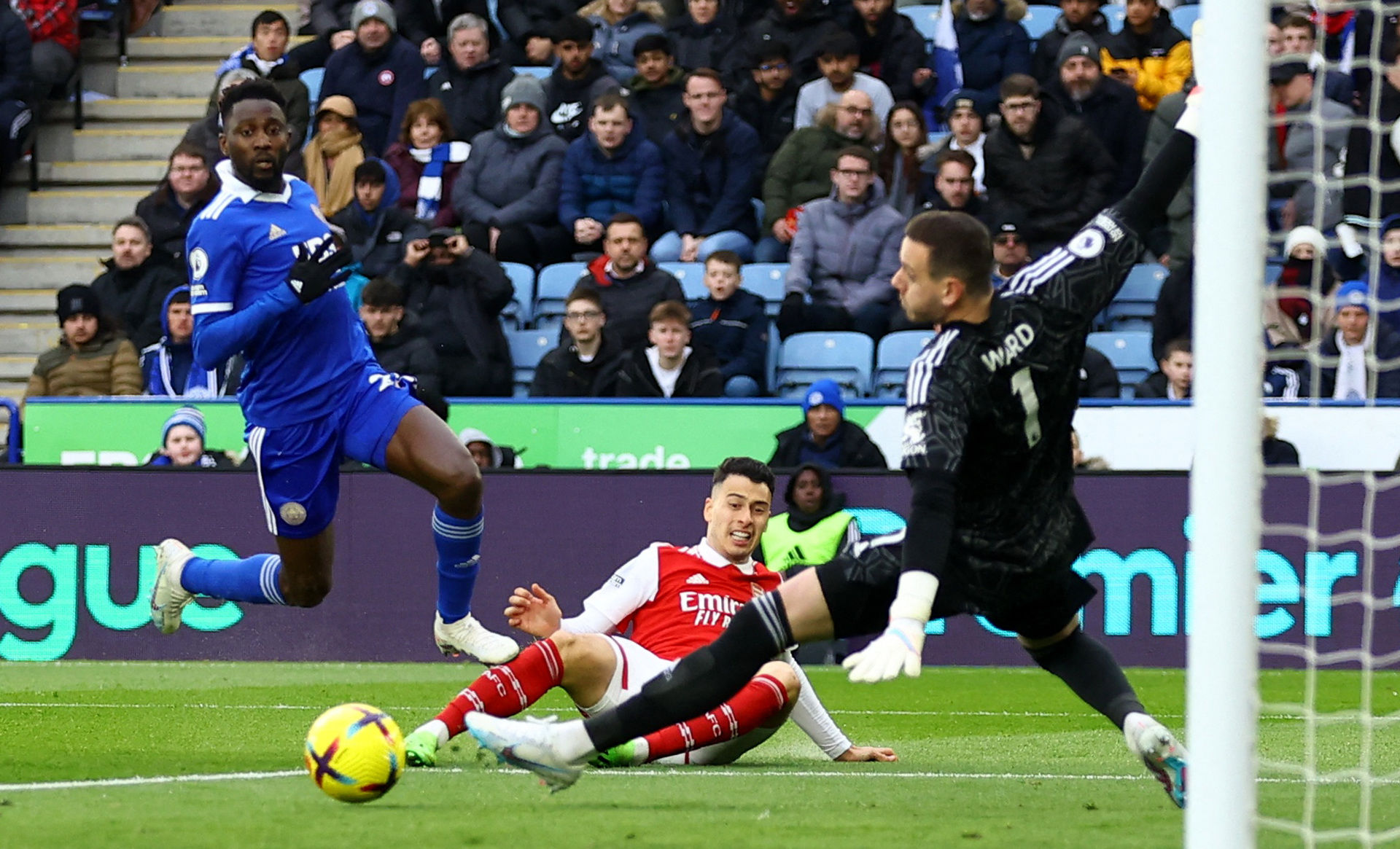 以微弱分差 以微弱分差